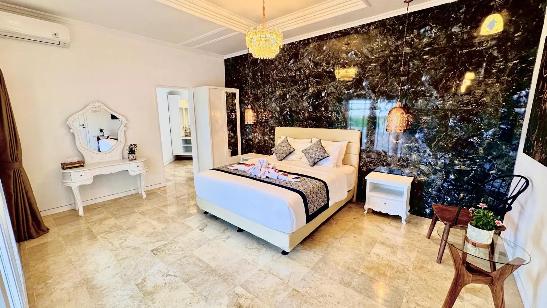Emerald Luxury & Comfort Villa In Nusa Dua Nusa Dua