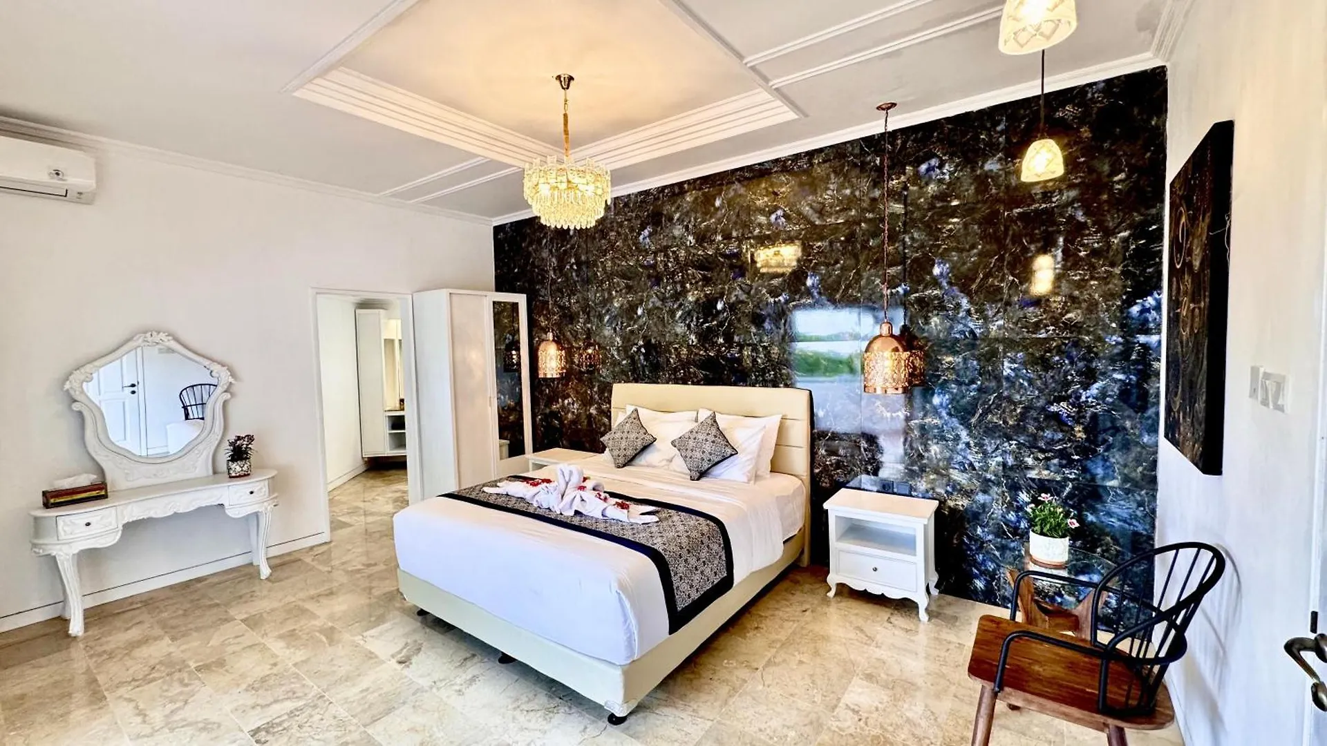 Emerald Luxury & Comfort Villa In Nusa Dua Nusa Dua