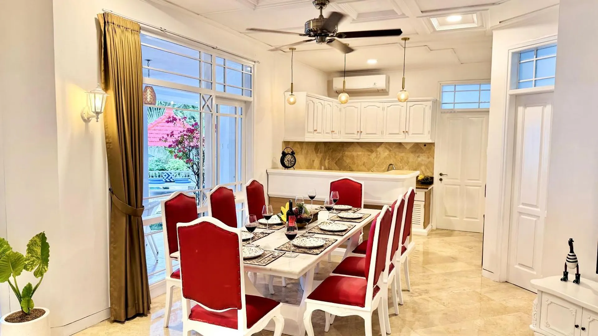 Emerald Luxury & Comfort Villa In Nusa Dua Indonesia